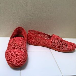 🌸 Women’s Coral Toms 🌸